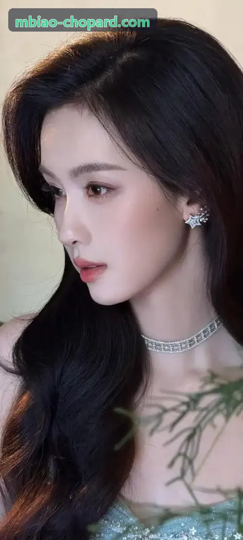 牵引式9YOU直营集团在车间主干道连线转运物料